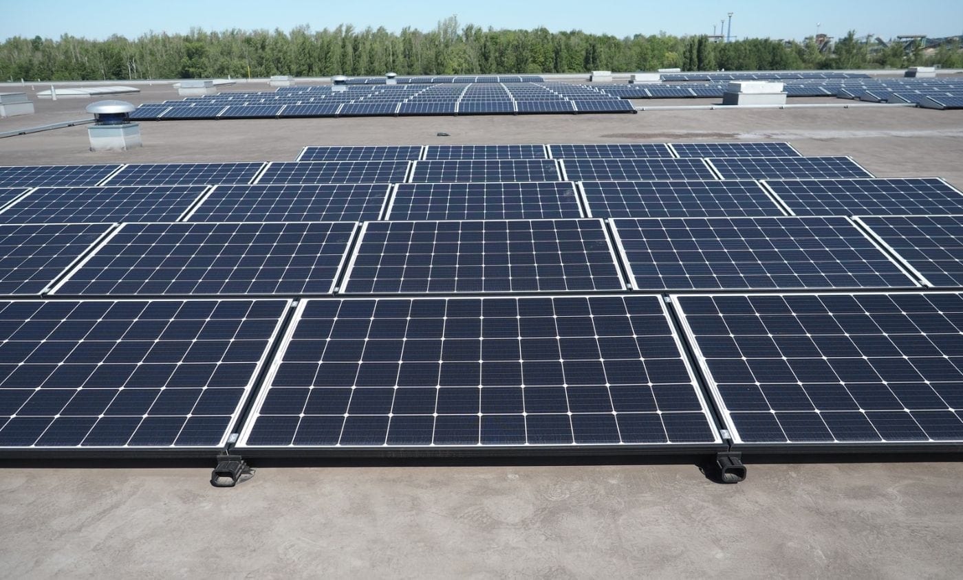 MALFINI (dříve ADLER Czech) má největší hybridní fotovoltaickou elektrárnu s panely na fasádě v Ostravě, young4energy